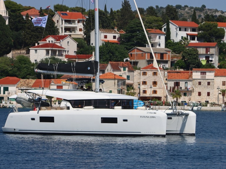 Yacht charter Rogoznica - Lagoon Lagoon 42 on SamBoat