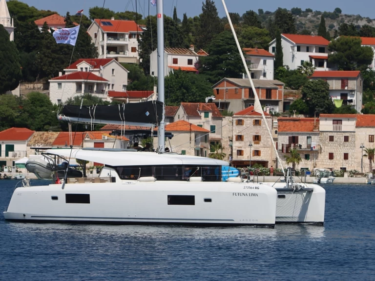 Yacht charter Rogoznica - Lagoon Lagoon 42 on SamBoat