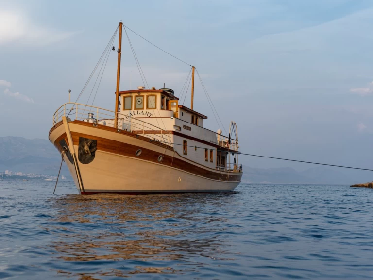 Yacht hire Split cheap Gallant