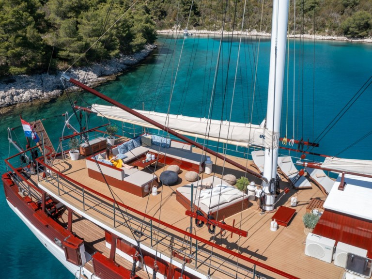 Yacht hire Stobreč cheap M/S Romanca