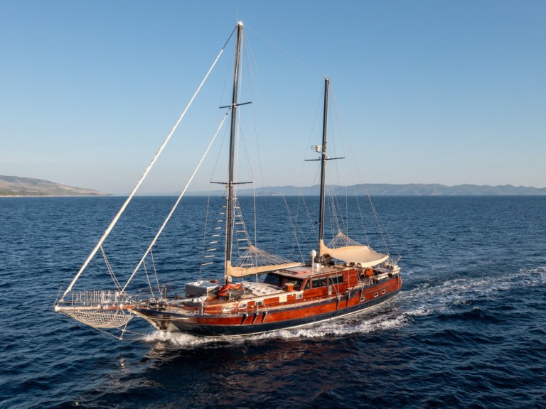 Charter a Unknown Pacha in Split on Samboat