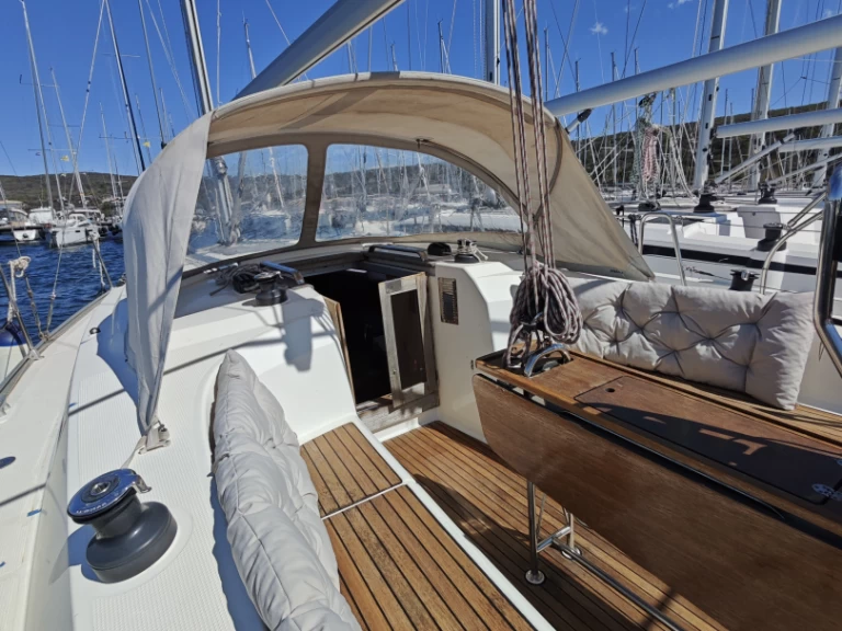 Charter a Bavaria Cruiser 33 in Punat on Samboat
