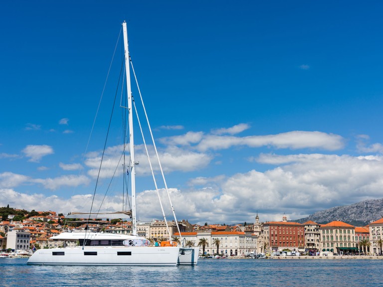Yacht hire Split cheap Lagoon 620