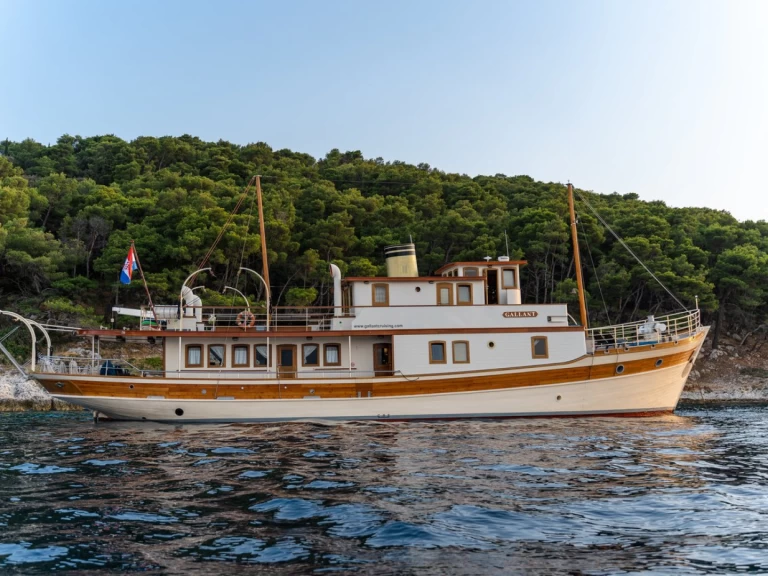 Luxury Yacht to hire Split at the best price
