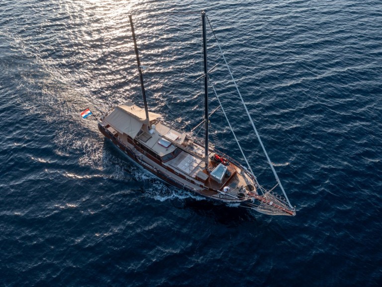 Hire a Unknown Pacha Split