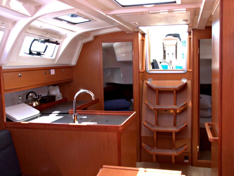 Charter a Bavaria Bavaria 37 in Gouvia on Samboat