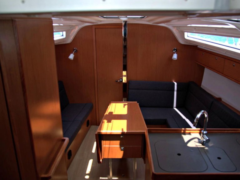 Hire Sailboat Bavaria with a boat licence