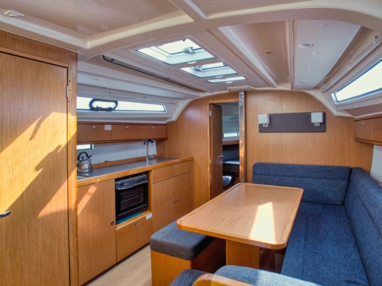 Sailboat hire in Gouvia - Bavaria Cruiser 41
