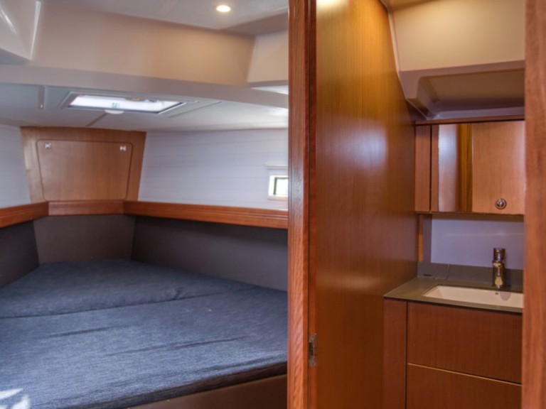 Charter a Bavaria Cruiser 41 in Gouvia on Samboat