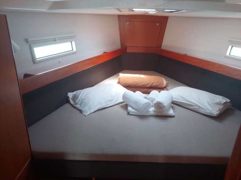 Hire Sailboat Bavaria with a boat licence