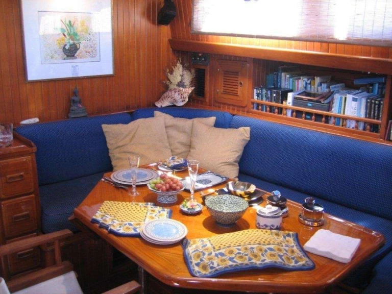 Charter a W.I. Crealock THE DOVE in Antigua on Samboat