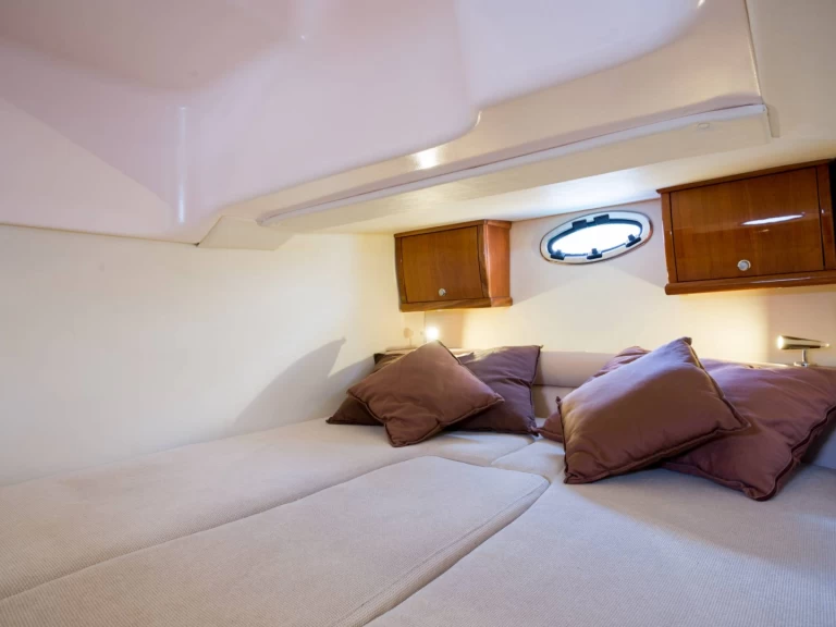 Hire Motorboat Pearl Sea Yachts with a boat licence