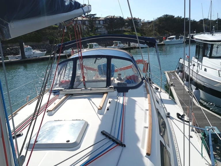 Hire a Jeanneau Sun Odyssey 37 Saint-Gilles-Croix-de-Vie
