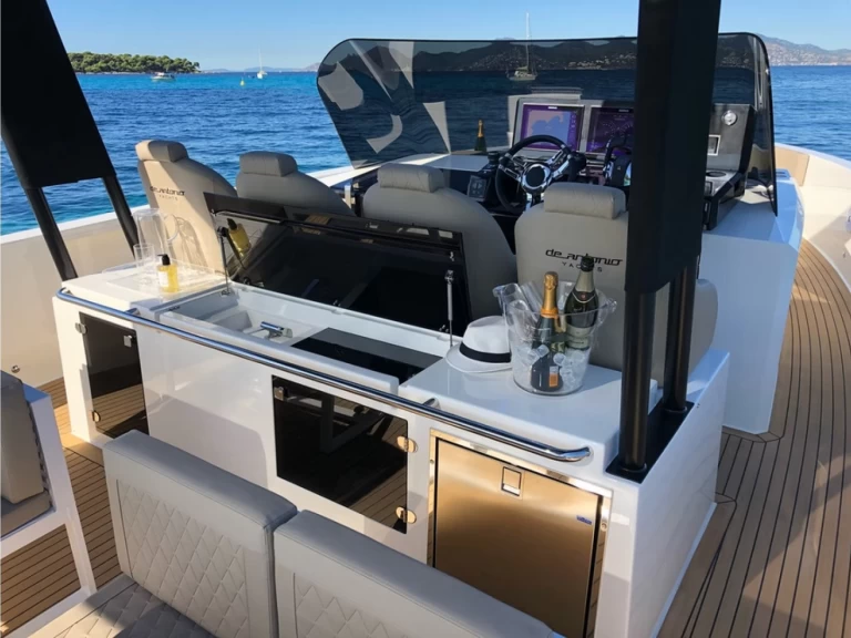 Hire Motorboat with or without skipper De Antonio Lávrio