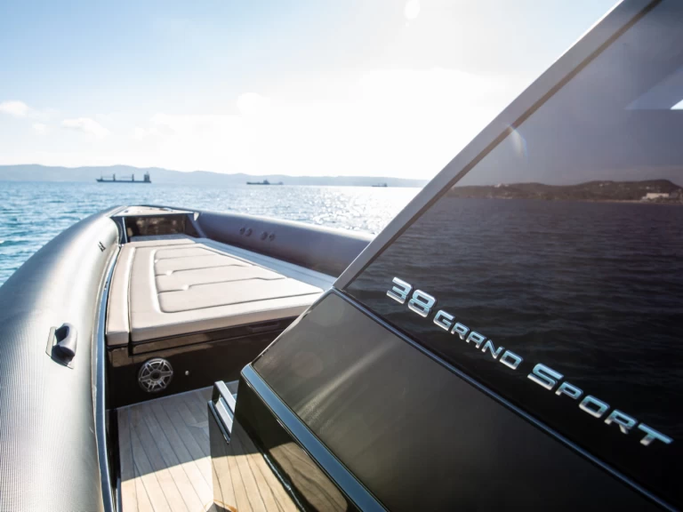 Hire RIB with or without skipper Technohull Lávrio