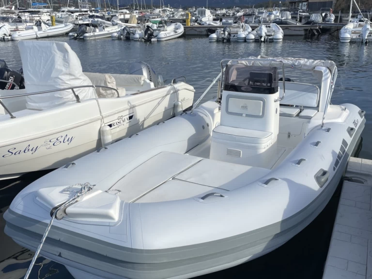 Hire RIB Bsc with a boat licence