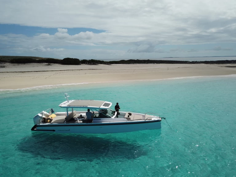 Motorboat to hire Marigot at the best price