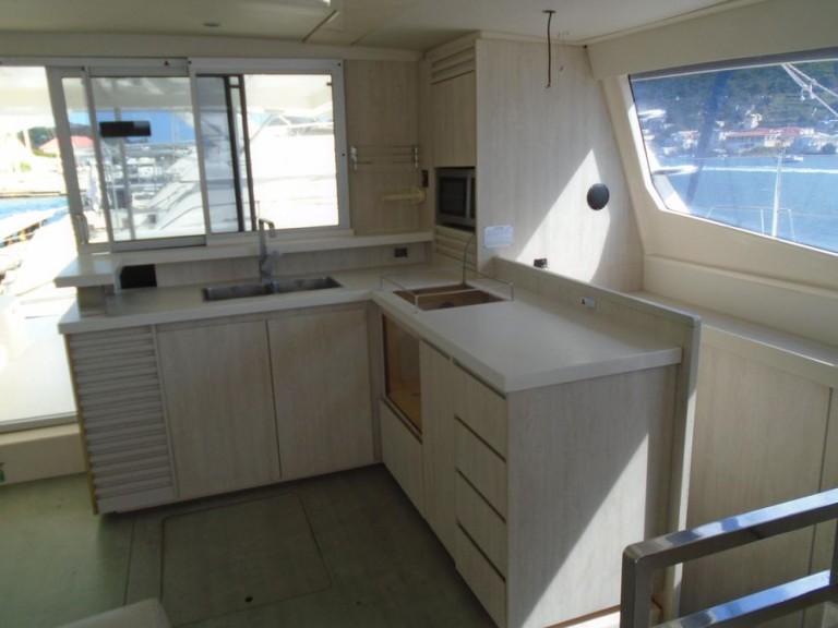 Yacht hire Palmeira cheap Leopard 48