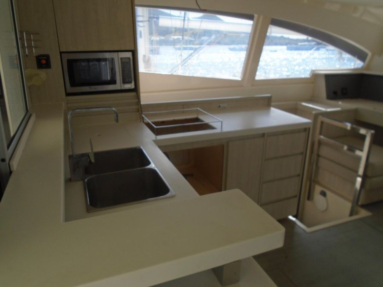 Catamaran hire in Palmeira - Robertson and Caine Leopard 48