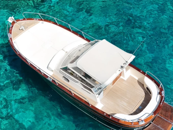 Charter a Apreamare Smeraldo 9 in Capri on Samboat