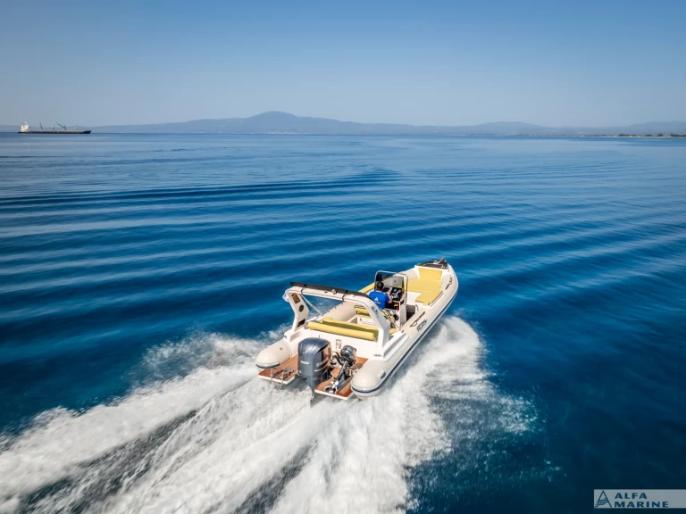 Yacht hire Kalamata cheap Predator 900