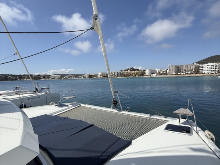 Catamaran hire in Sant Antoni de Portmany - Fountaine Pajot Isla 40
