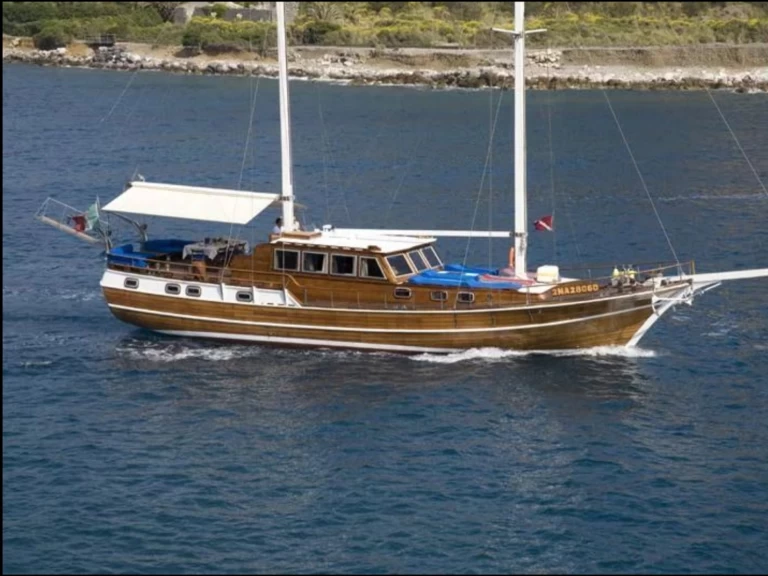 Yacht hire Olbia cheap Caicco