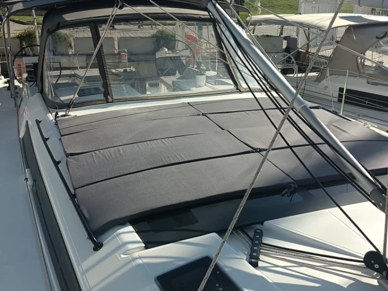Sailboat to hire Cannigione at the best price