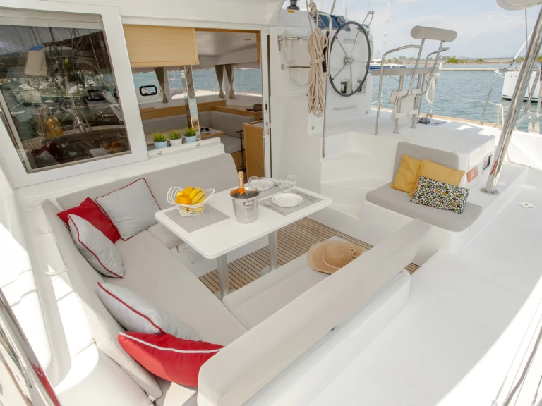 Hire a Lagoon Lagoon 39 El Puerto de Santa María