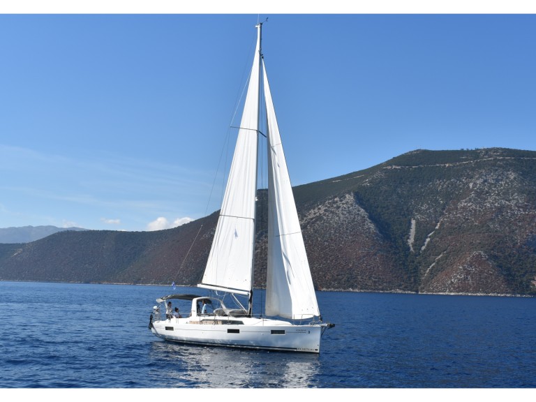 Hire Sailboat with or without skipper Bénéteau Lefkáda