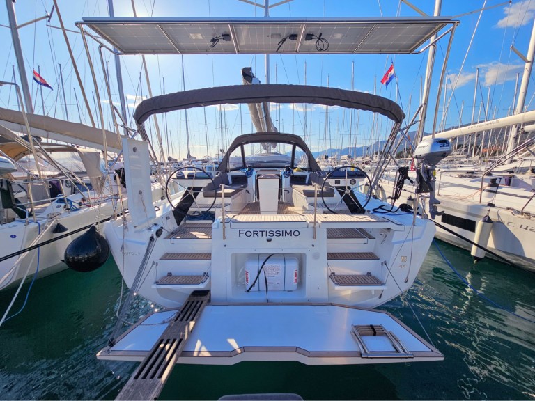 Yacht hire Kaštel Gomilica cheap Dufour 44