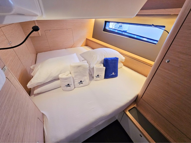 Sailboat hire in Kaštel Gomilica - Dufour Dufour 44