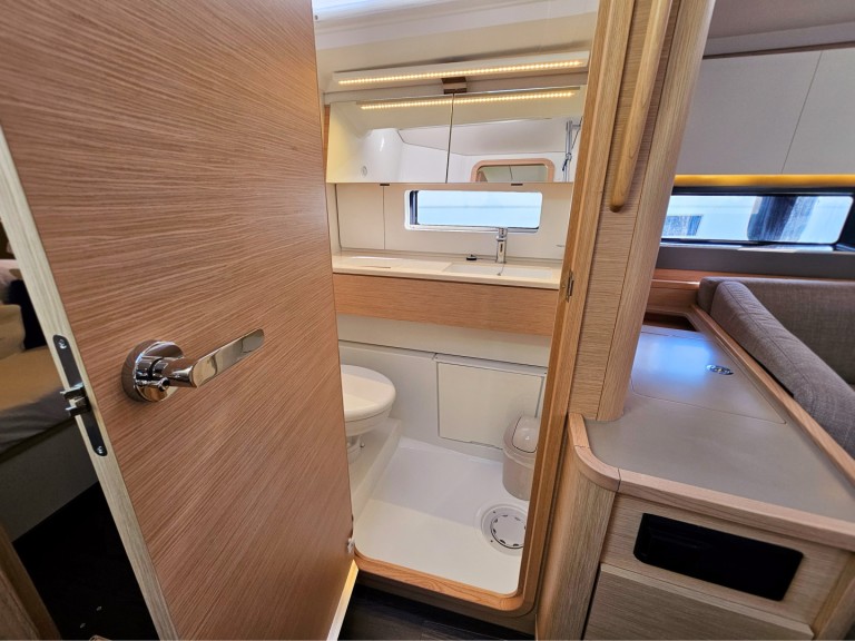 Sailboat to hire Kaštel Gomilica at the best price