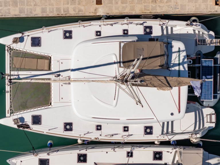 Charter a Lagoon Lagoon 39 in Lefkáda on Samboat
