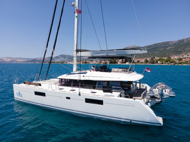 Hire Catamaran Lagoon with a boat licence