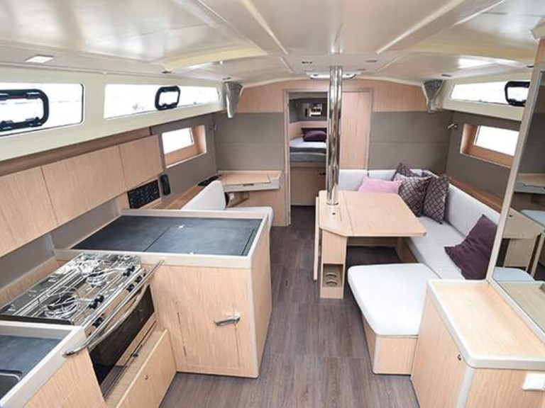 Sailboat to hire Empuriabrava at the best price