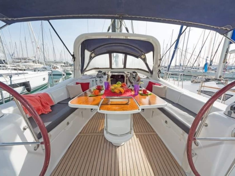 Hire Sailboat Bénéteau with a boat licence