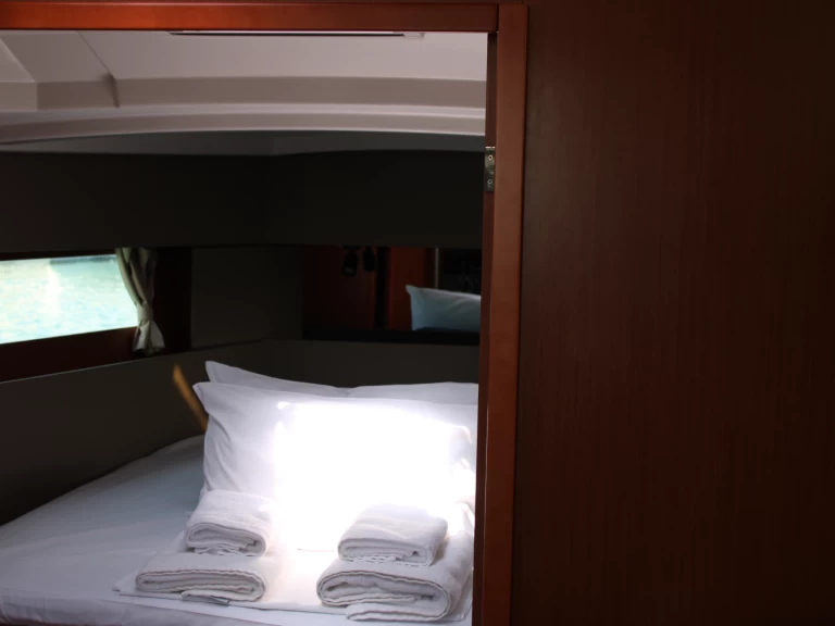 Sailboat hire in Lávrio - Bénéteau Oceanis 38.1
