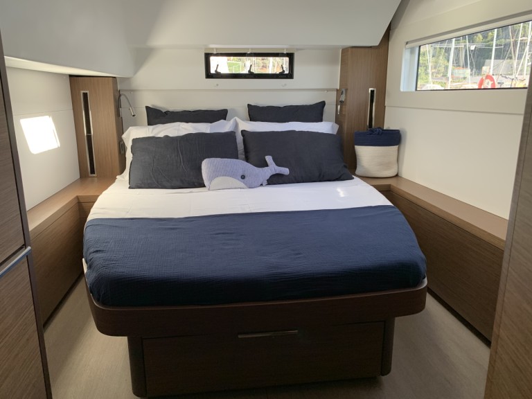 Hire Catamaran Lagoon with a boat licence