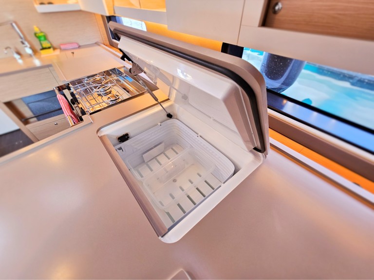 Sailboat to hire Kaštel Gomilica at the best price