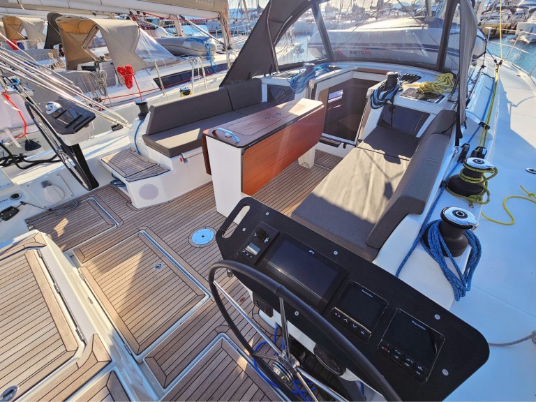 Sailboat to hire Kaštel Gomilica at the best price