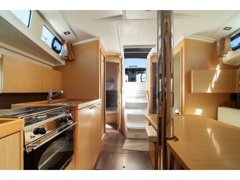 Yacht charter Empuriabrava - Bénéteau Oceanis 38 on SamBoat