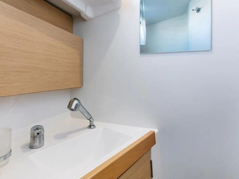 Hire a Bénéteau Oceanis 38 Empuriabrava