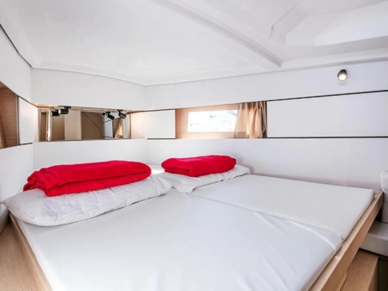 Sailboat hire in Empuriabrava - Bénéteau Oceanis 38