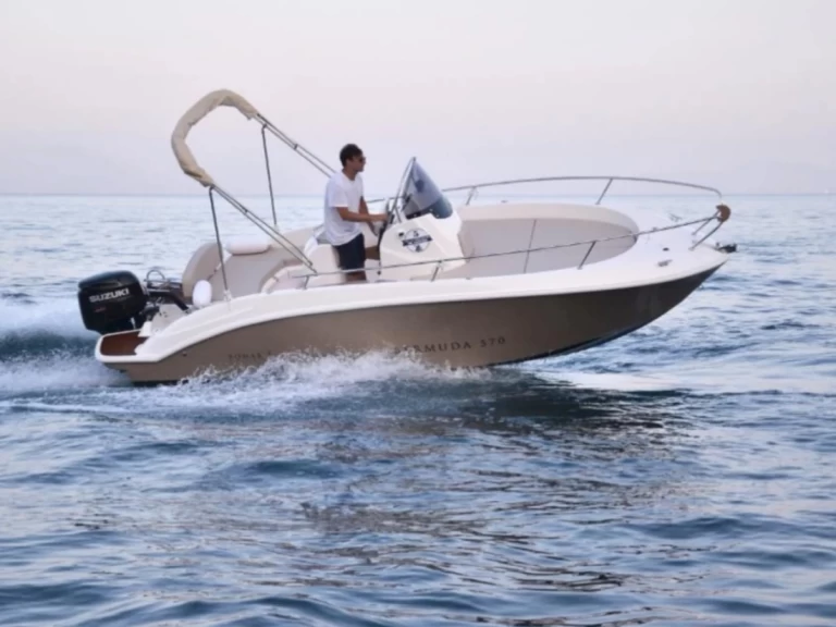 Hire Motorboat Romar with a boat licence