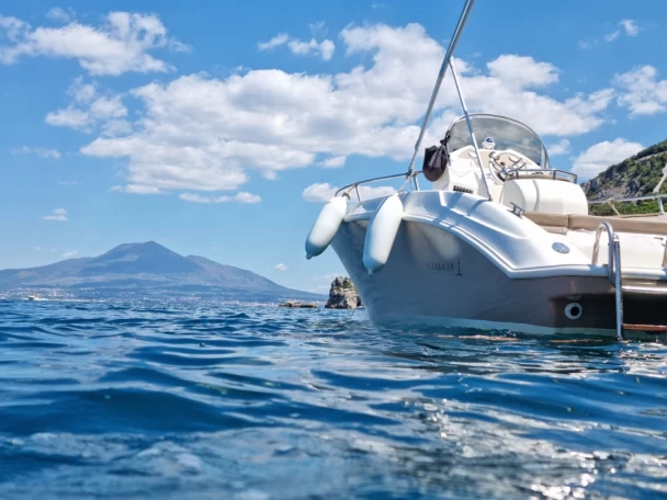 Motorboat to hire Sorrento at the best price
