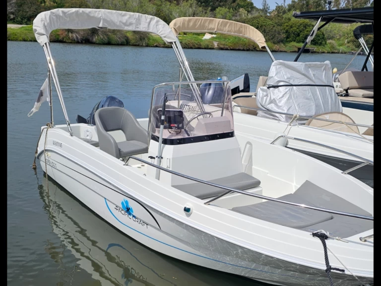 Charter a Pacific Craft Pacific Craft 500 Open in Saint-Florent on Samboat