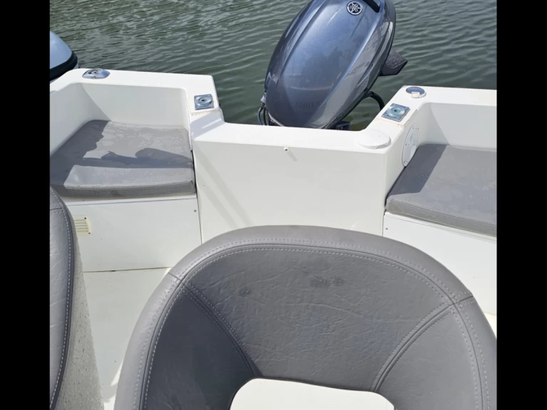 Hire Motorboat Pacific Craft with a boat licence