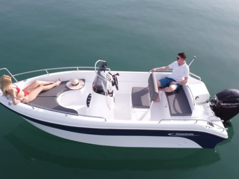 Hire Motorboat Poseidon with a boat licence