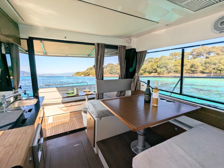 Yacht charter Cannes - Jeanneau Merry Fisher 1095 on SamBoat